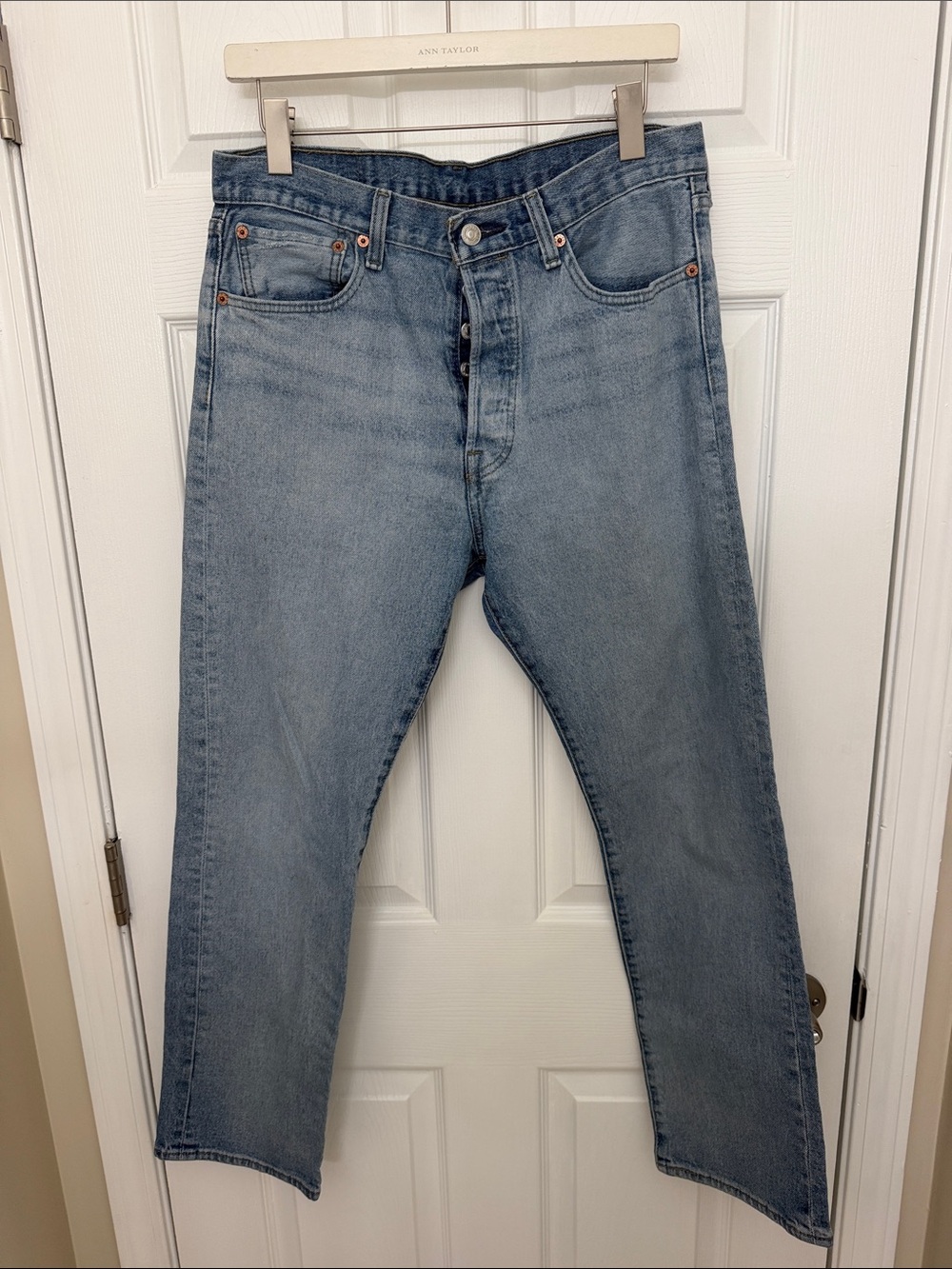 Levi's Men's Medium Wash Straight Jeans